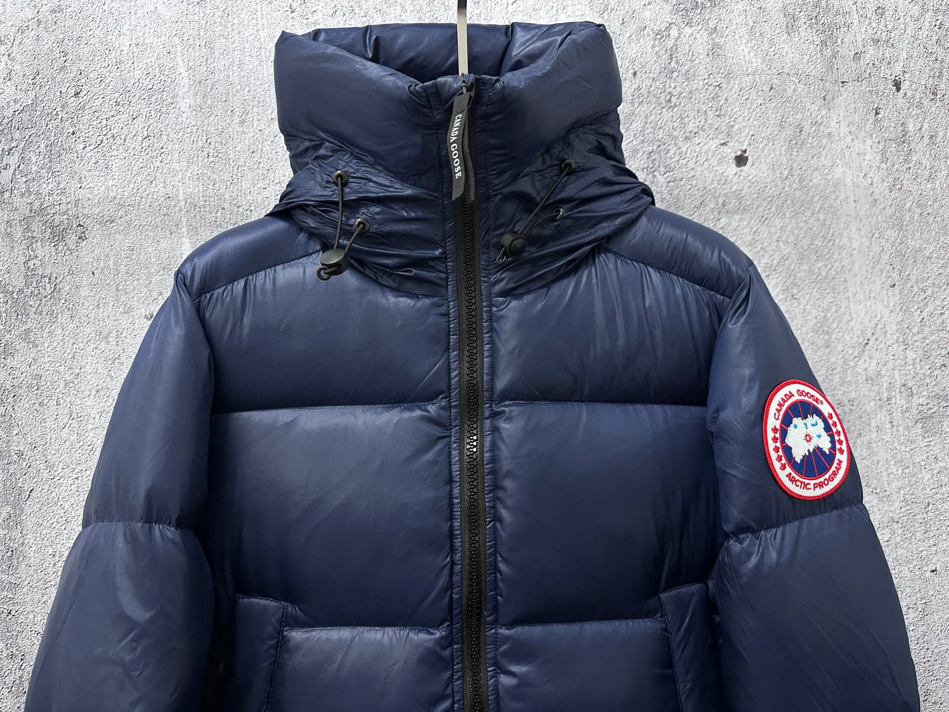 P780 [𝘾𝘼𝙉𝘼𝘿𝘼 𝙂𝙊𝙊𝙎𝙀] Canada Goose's limited new Crofton puff down jacket, top version, ceiling level Crofton soft loaf, 2024 latest style, cold protection effect up to level 4, using recycled Feather-Light tear-resistant fabric, ultra-light, no weight on the upper body at all! The unique black label highlights your temperament‼ ️ Canada Goose, a Canadian brand, has always been recognized as the warmest down jacket. Various Instagram celebrities, Internet celebrities, and celebrities often wear it for street photos. I make Canada Goose every year, but I still can't get rid of my love for it. No matter how cold the days are, there is no need to be afraid, because there is! Filled with 90% white duck down, it is the legendary warmest down jacket and is known as a must-have for Arctic outdoor sports! The most popular down jacket in the world, celebrities are rushing to buy it, it is a must-have!  Size: S~XXL